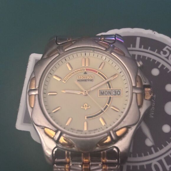 Seiko Kinetic 5M43-0A80 Watch: Classic Silver and Gold Timepiece - Picture 1 of 5